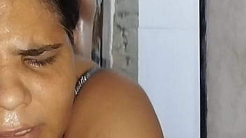 Tengo sexo rudo con mi cu&ntilde_ado porque mi marido cornudo me deja a solas con &eacute_l. &Eacute_l deja su semen en mi vagina y mi marido lo chupa.