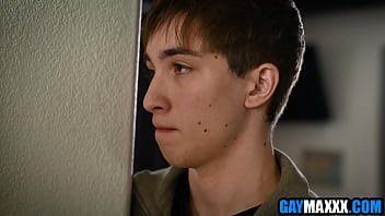 Twink Joins Friend&#039_s Roommate in Shower