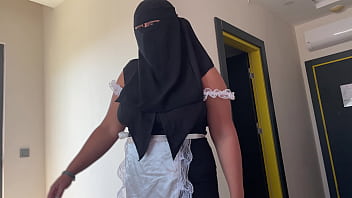 A maid in a hijab allowed herself to be fucked in a hotel room for money.