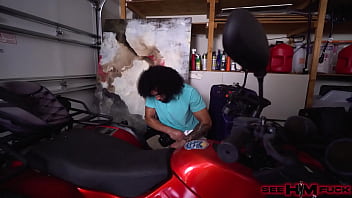 MILF Lolly Dames Offers To Handyman James Angel A Job: Fuck Her Pussy!