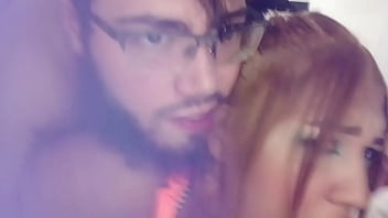 Colombiana callada porque sabe que el vecino la espia