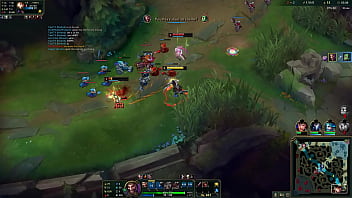 MAN BACKSHOTS 3 PEOPLE AT ONCE AFTER THEY TRY TO GANGBANG HIM!