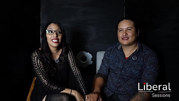 LILITH HOTWIFE ES FOLLADA EN NUESTRO GLORY HOLE ENFRENTE DE SU ESPOSO