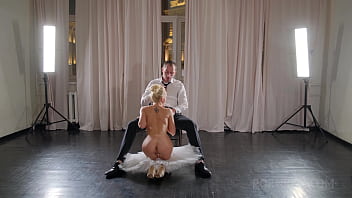 Elastic gymnast'_s ballet