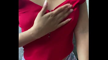 Teen18  manda un video caliente de sus lindas atribuciones ocultas. Se filtra a sus profesores y estudiantes.