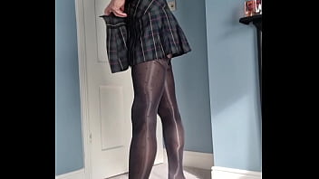 HUGE CUMLOAD, tranny with sexy long legs in glossy pantyhose and nyons