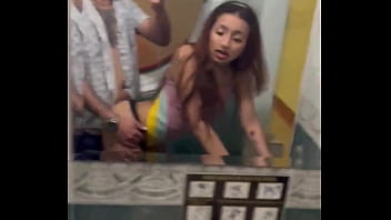 Ella quiere un polvo rapidito antes de que despierte su novio