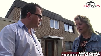 Deutsche Hausfrau auf der Stra&szlig_e angesprochen zum Sex