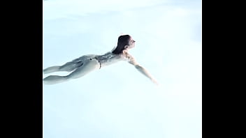 Une baignade nocturne avec moi ? ?