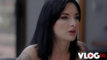 Tattooed Babe Lysagna Del Ray Shows Her BTS Erotic Performance