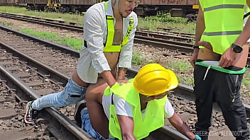 OS OPER&Aacute_RIOS PEGARAM PESADO NA HORA DO ALMO&Ccedil_O FUDERAM O COLEGA PASSIVO E DERAM MUITO LEITE DE SOBREMESA Part I