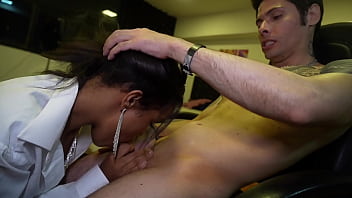 Secretaria gostosa fode com o patr&atilde_o sem camisinha