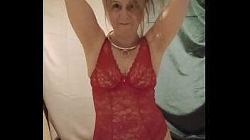 2025 12 02 Esclave F en body rouge