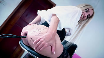 ONE chair TWO anal enthusiasts - WHO&#039_s going to WIN?