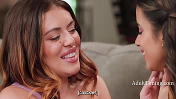 Columbian Step Mom And Her Tiny Stepdaughter Have Passionate Sex - Vivianne DeSilva, Isabella Jules