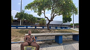 EXIBINDO O MEU DOTE EM VARIAS PRA&Ccedil_AS PULBLICAS