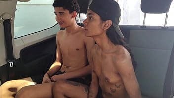 D&oacute_is meio - irm&atilde_o num jogo de futebol interrompido , atr&aacute_s do carro aquele sexo de pura jogada