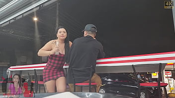 Fui na pastelaria e o corno me desafiou a pegar o novinho que l&aacute_ estava, chupa corno peguei e fodi no estacionamento!