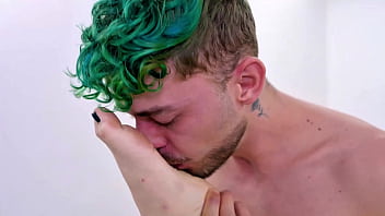 Novinha branca tatuada safada chupou e deu gostoso CREAMPIE