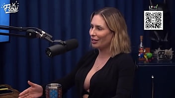 EMME WHITE - REVELA SEGREDO PARA OS HOMENS MANDAREM BEM