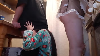 While my housekeeper girlfriend is washing dishes, I fuck her mistress in the mouth