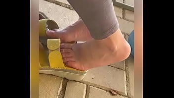 I miei piedi nudi e sudati per voi