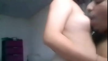 QUE RICA VAGINA TIENE MI HERMANASTRA NO ME AGUANTO LAS GANAS Y LE SACO EL CALZON