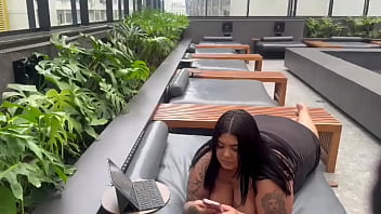 BBW gulosa usou cada cent&iacute_metro do mastro e ainda pediu mais