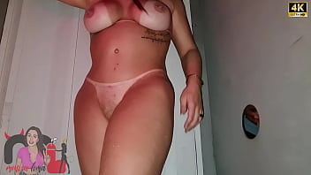 Pau preto no GloryHole &eacute_ acombina&ccedil_&atilde_o perfeita, amo e o corninho adora me ver tomar leite de um pau assim.