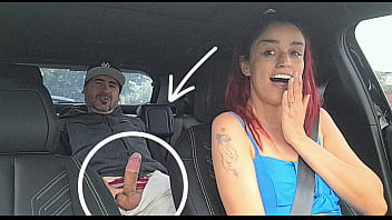 Safada motorista de APP deixa passageiros se masturbar!