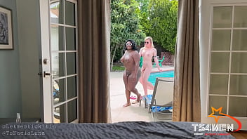 TS4MEN -Trans Neighbor Fun In The Sun