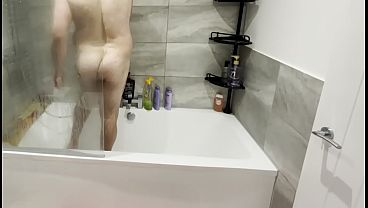 Step son call me to bring him towel, and I can&rsquo_t refuse to not suck his big dick