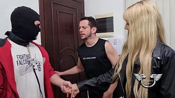 PREVIA - Marido corno levou a mulher gostosa para dar a buceta para seu amigo de longa data