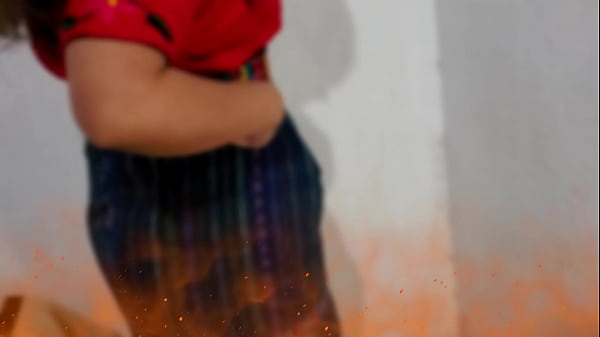 Mi chica chapina me hace una paja con sus hermosos pies y tacones negros super sexys, &iquest_Quieren ver la segunda parte donde me la follo?, solo apoyen el video. Para la parte 2