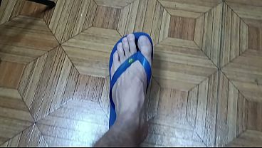 Corpos naturais! Venha gozar nos meus p&eacute_s e em meu corpo peludo