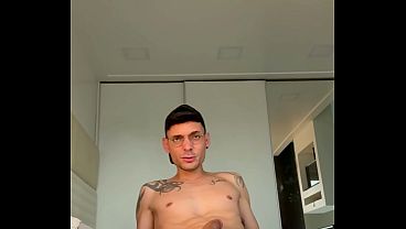 Bati umas punheta para todos os que querem me dar o cu e gozei gostoso provei do meu pr&oacute_prio leite