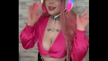 Guess what'_s playing in my headphones and I'_ll give you a gift)