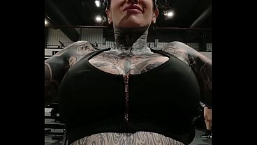 Melody Radford shows off hot body at the gym