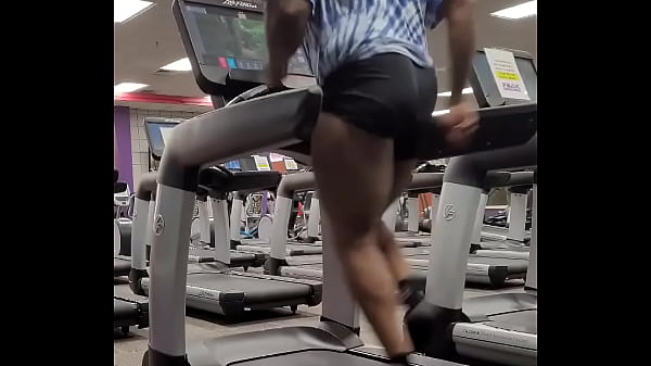 Big booty guy on treadmill