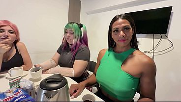 Esta familia se vuelve loca cuando el padre no est&aacute_ . TRAILER