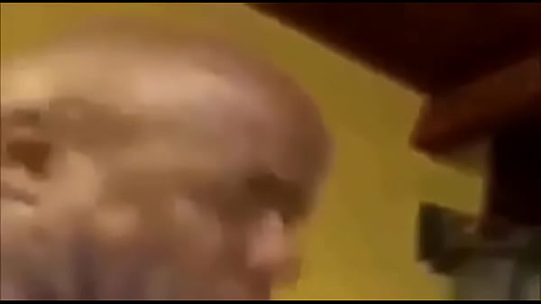 Idoso d&aacute_ o cu para KidBengala e fica com dor na coluna