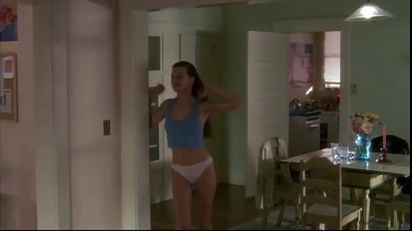 Milla Jovovich - Kuffs