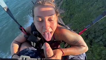 SEXO NAS ALTURAS FUDENDO NO PARAPENTE