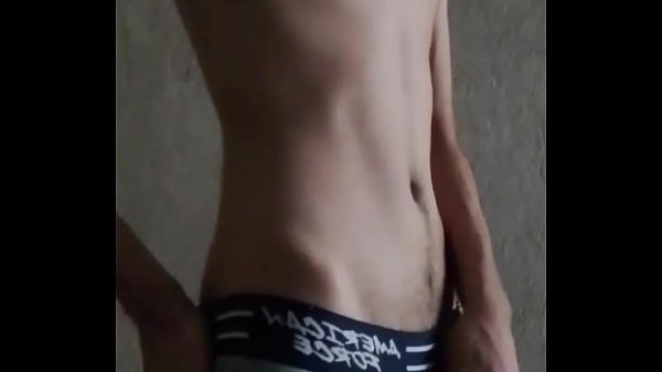 se la jala al frente de camara