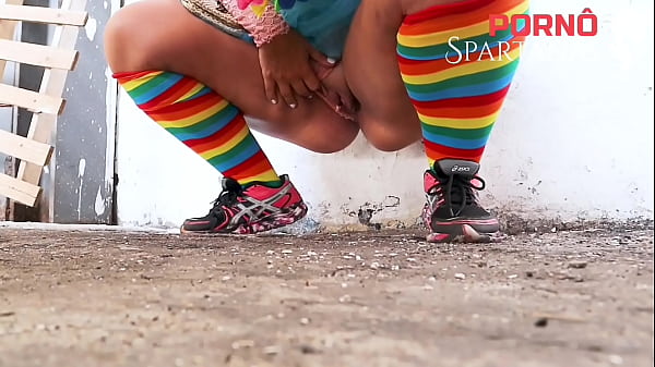 No Carnaval Morena Gostosa Perde o Marido e Acaba Fudendo com o Vizinho