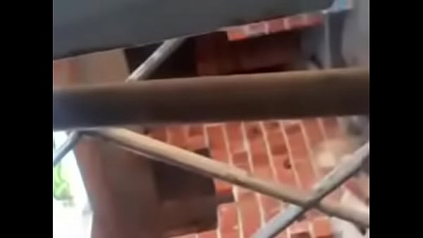 ouvindo minha vizinha gemendo