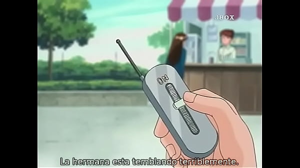 chica desnuda se exhibe en el parque