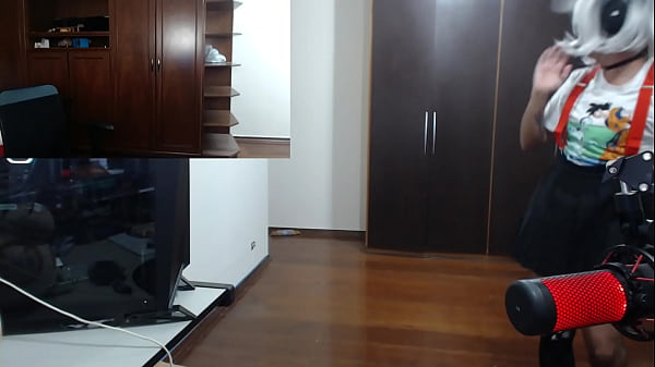 Duas egirls gostosas se beijando para seu sugar daddy ap&oacute_s ganharem dinheiro