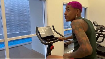 Isso &eacute_ que d&aacute_ dividir a m&aacute_quina da academia com a de 18 anos