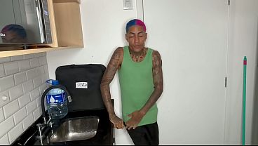 mulher jovem de 18 anos